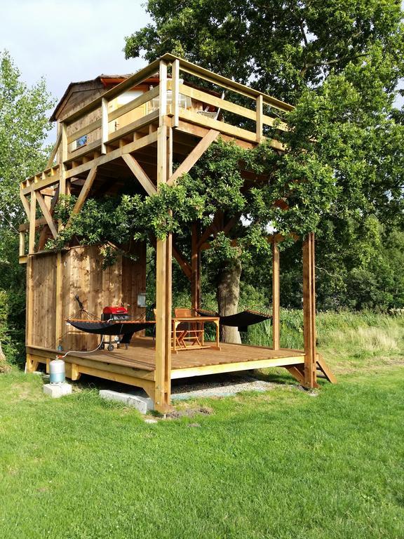 Cabane Perchee Dans La Prairie De L'Ancien Moulin Valmont  Bilik gambar