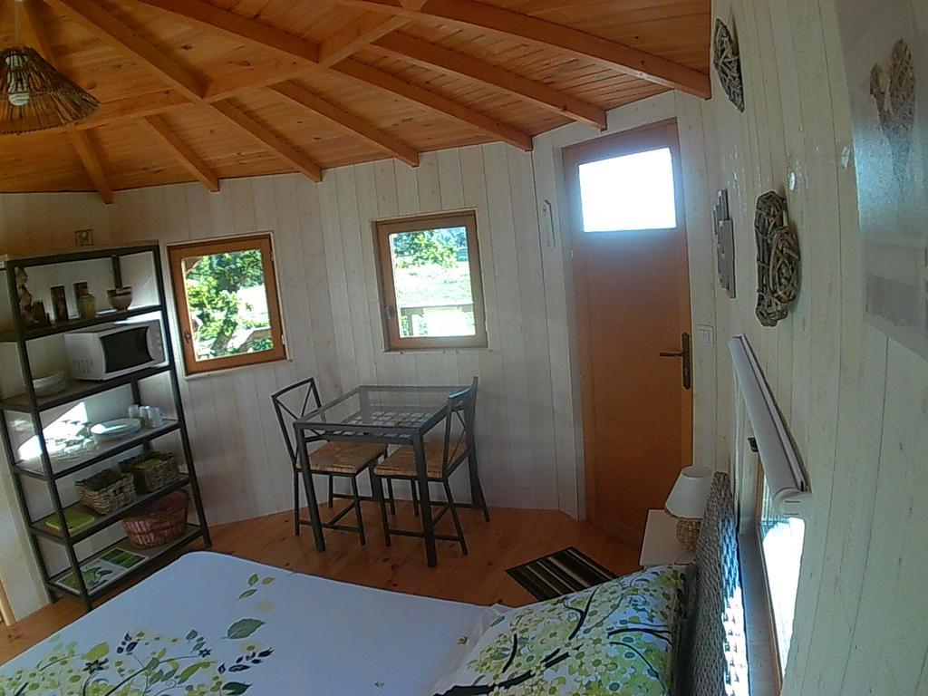 Cabane Perchee Dans La Prairie De L'Ancien Moulin Valmont  Bilik gambar